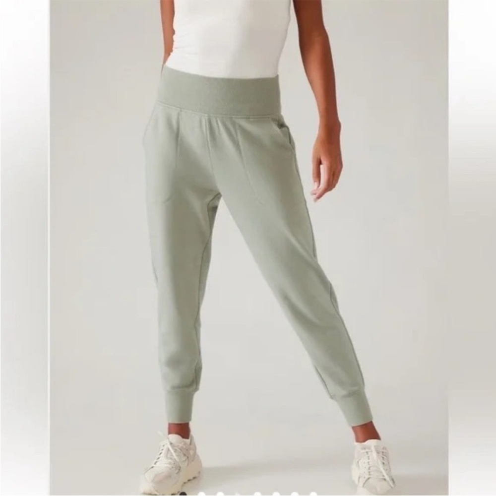 Athleta Coaster Luxe Recover Brushed Nirvana Fern Green High Rise Joggers EUC XS